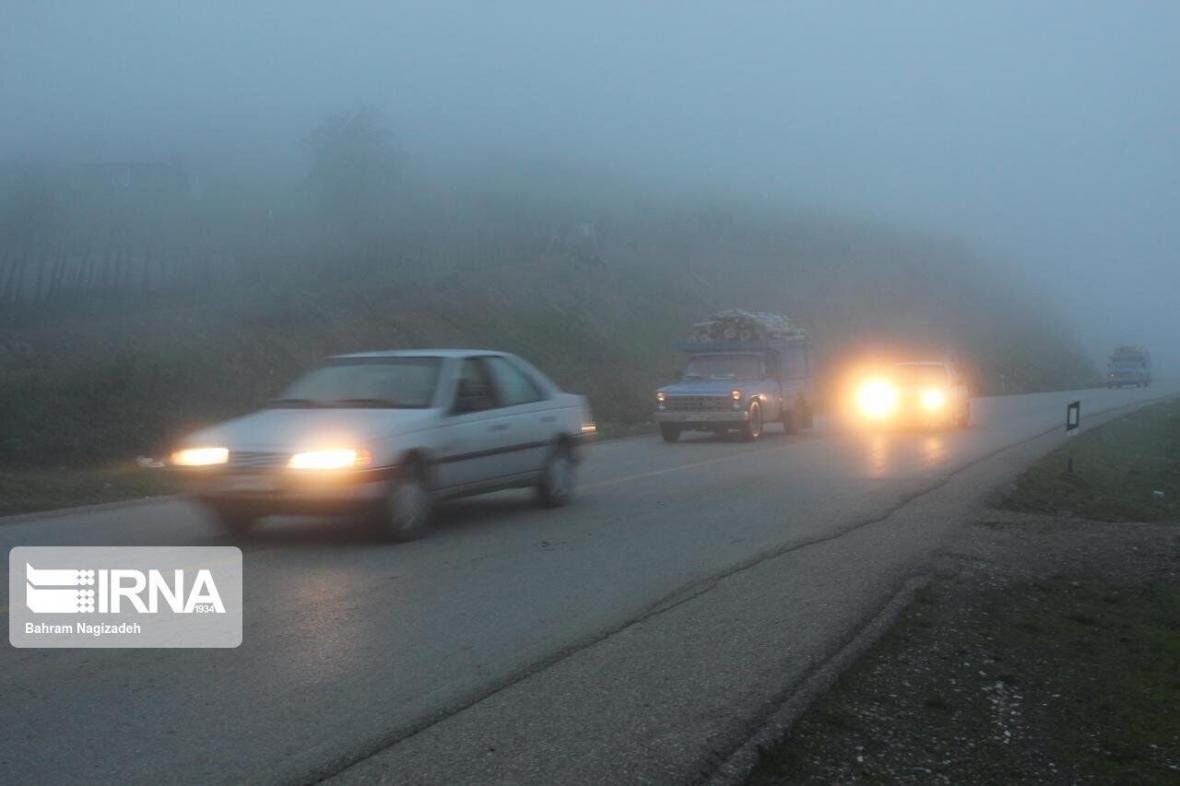 خبرنگاران مه غلیظ جاده های زنجان را فرا گرفته است