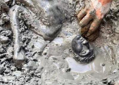 تصاویر دیدنی کشف مجسمه خدایان برنزی 2 هزار ساله ، این مجسمه ها در گرمابه ای در ایتالیا کشف شدند